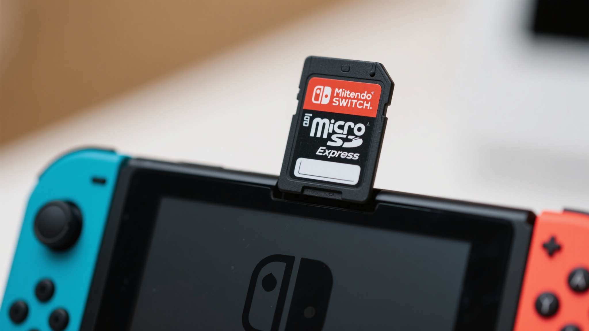 NS2硬盘杀手诞生!Xbox大作64GB狠狠挤爆Switch 2 面对容量危机,Switch 2延续了MicroSD卡扩展方案,并支持更高速的Mi